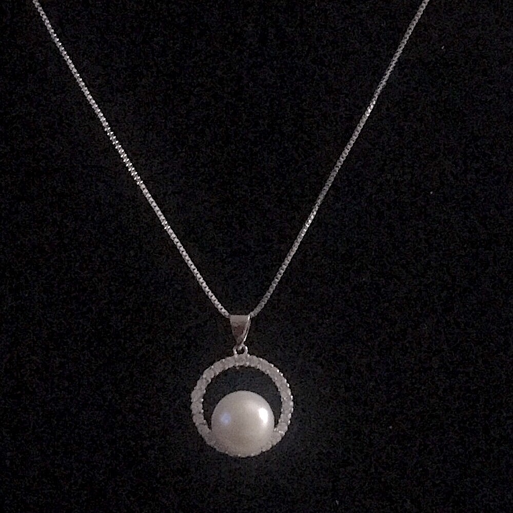 Beautiful freshwater Pearl 925 Sterling necklace